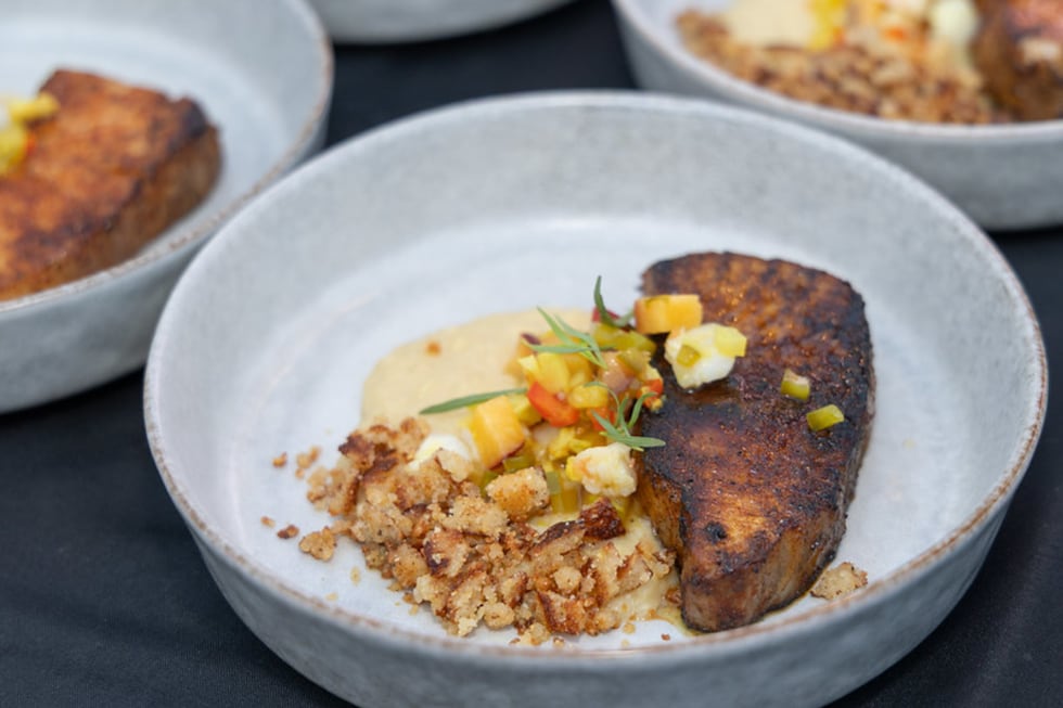 Dos chefs de The Hound en Auburn acaban de ganar el concurso de cocina de mariscos Sweet Grown Alabama. Ahora...