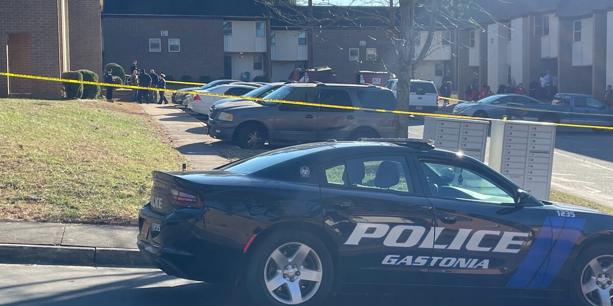 Un adolescent de 16 ans tué lors d'une fusillade à Gastonia la veille de Noël, selon la police 1 16-year-old killed in Gastonia shooting on Christmas Eve, police say